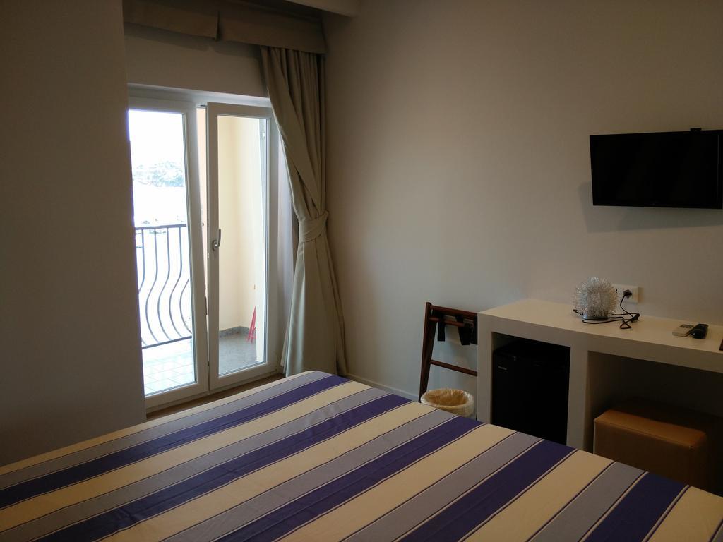 Hotel L'Approdo Porto Azzurro Buitenkant foto